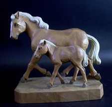 Cavallo con puledro - -, legno