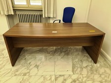 Scrivania e mobili bassi per ufficio, effetto noce chiaro, quasi nuovi.