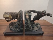 Statua fermalibri KONG & V-REX
