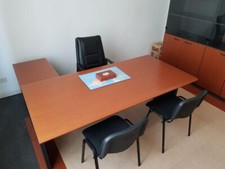 Mobili per ufficio: scrivania, cassettiera, armadio ad ante, mobile basso