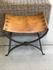 Antico sgabello pieghevole in