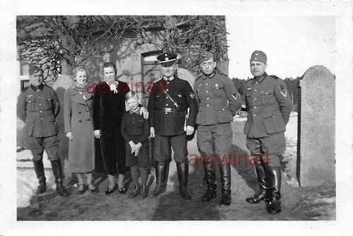 Polizia locale con - soldati, a
