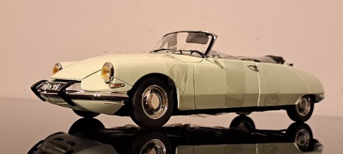Modellino pressofuso auto