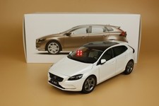 Modellino Volvo V40 1:18