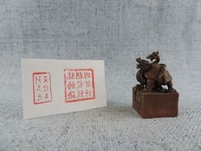 Un set di vecchi sigilli in