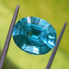 Zaffiro verde bluastro