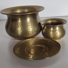 2 VASETTI PORTAVASI/FIORI, PIATTINO. OTTONE battutto martellato a mano VINTAGE 