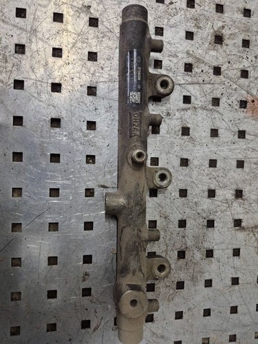 Tubo linea guida carburante