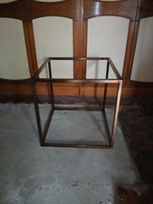 Cubo in ferro allestimento vetrina