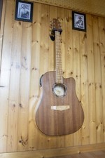 Chitarra acustica Madrigal