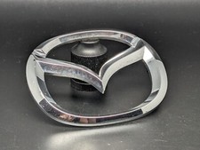 MAZDA DC20-51731 75MM LOGO SIGLA EMBLEMA FREGIO STEMMA SCRITTA BADGE TARGA NOME