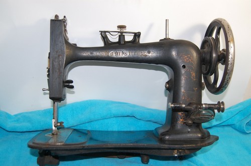 Antique domestic fiddle - w1,