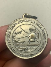 r72_1815) Medaglia Taranto Marina Militare IV Divisione Navale AE / MB Ø 32 mm