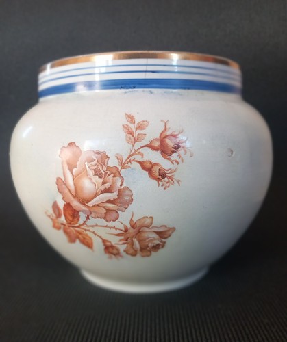 Bulbous vase with - bulbous, ochre
