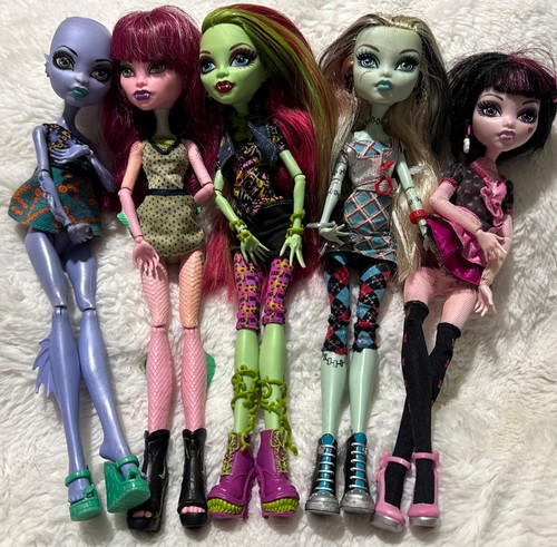 Monster high doll bundle - 5,