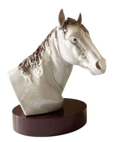 Statuina porcellana con - in,