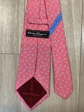 Cravatta da collo Salvatore Ferragamo nuova mai usata rosa cane bianco 100% s...