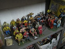 COLLEZIONE DI 25 STATUINE DI