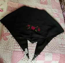 Scialle nero avvolgente con