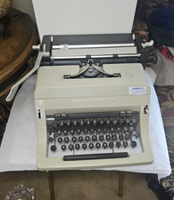 Manual Typewriter Olivetti