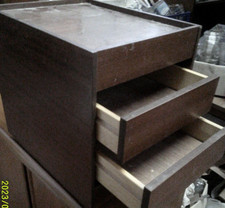 Contenitore Noce.  2 Cass. Estraibili (47x36x h.44,5 cm.) Sol