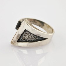 Anello moderno in argento di design 1980 circa