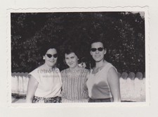 Tre belle giovani donne carine