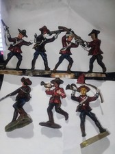 SETTE SOLDATINI GIUBBE ROSSE