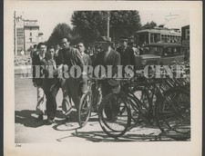 Due fotografie originali di LADRI DI BICICLETTE regia di VITTORIO DE SICA 1948