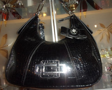 GUESS. Attraente borsa a mano