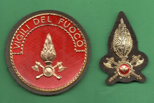 Coppia fregi berretto e - di,