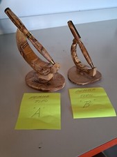 penna a sfera in legno di ulivo  artigianale completa di base ,personalizzata .