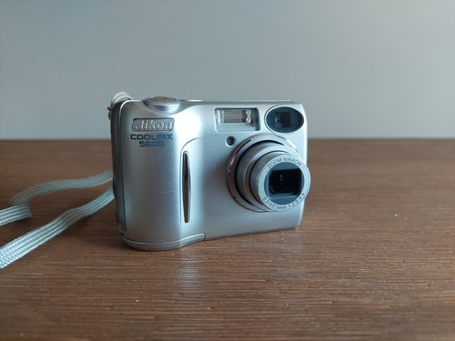 Nikon coolpix e5600 - coolpix,