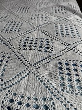 Copriletto matrimoniale con ricamo a mano a uncinetto