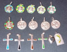 LOTTO DI 16 PENDENTI / MEDAGLIETTE VINTAGE BIGIOTTERIA METALLO E SMALTO
