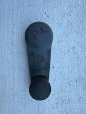 MANIGLIA SPORTELLO ALZA VETRO PER  Nissan PICK-UP  D21 USATO