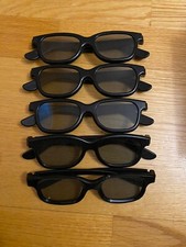 Cinque paia di occhiali 3D per