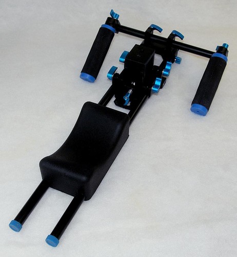 Neewer shoulder mount rig - ~,