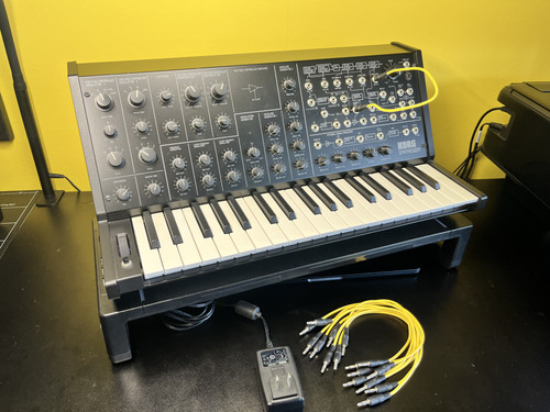Mini sintetizzatore analogico