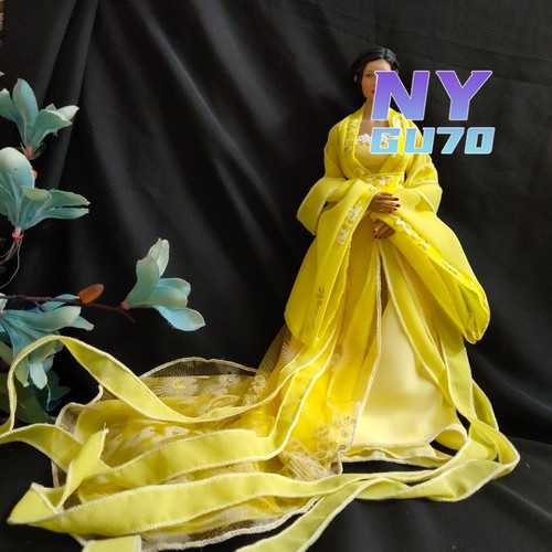 Abito vestito giallo antico