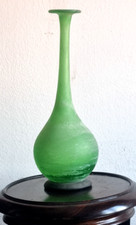 Vaso a tulipano in vetro soffiato    Vaso verde murano Vetro scavo  monofiore