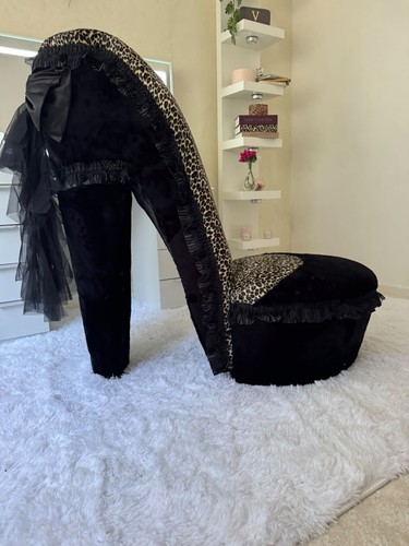 Sedia con tacco alto