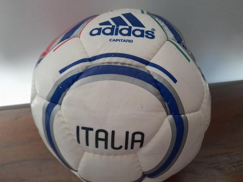 Pallone cuoio calcio - calcio, italia