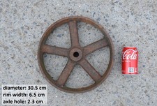 vecchia ruota vintage in ghisa