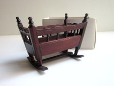 Casa delle Bambole-Culla Neonato Letto-in Legno Color Mogano Scuro-Mobili 1:12