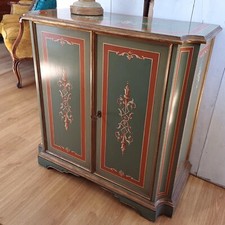 Credenzino laccato e decorato, 2 ante