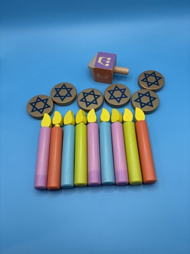 Hanukkah menorah legno play - in,
