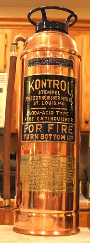 Antico estintore vintage