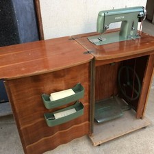 Macchina da cucire a pedali Visnova vintage originale