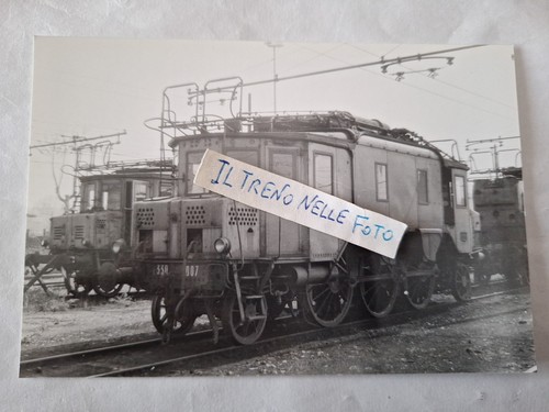 Fotografia deposito locomotive - fotografia,